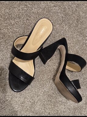 Jessica Simpson Black Double-Band Slide Heels